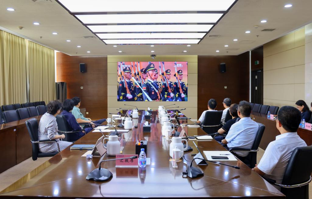我校师生观看纪念中国人民抗日战争暨世界反法西斯战争胜利80周年大会