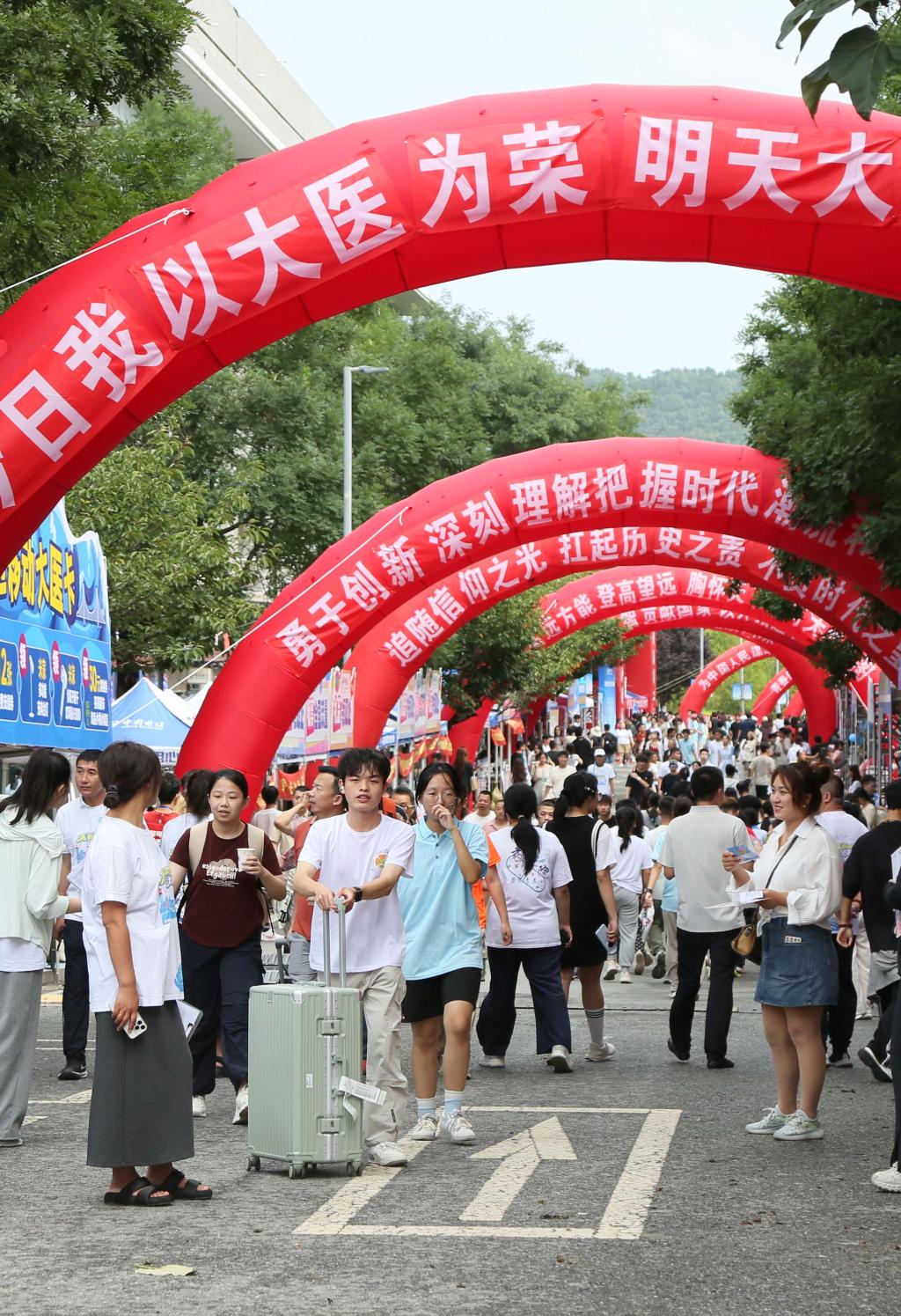 直击迎新现场丨大医，我来啦！