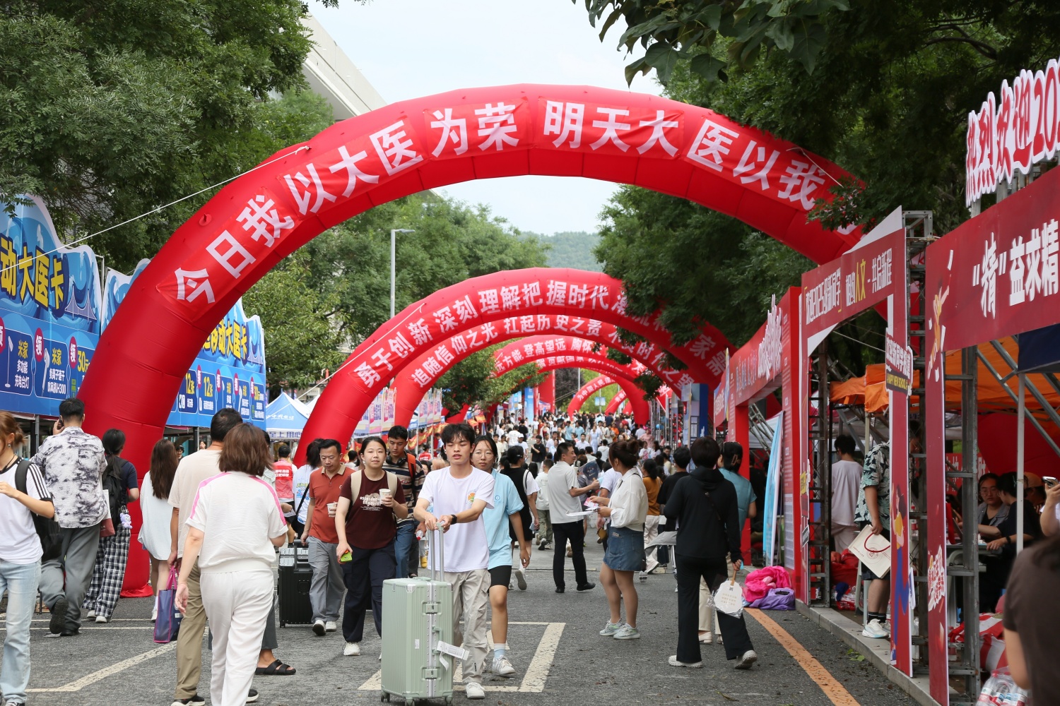 我校喜迎2025级新生