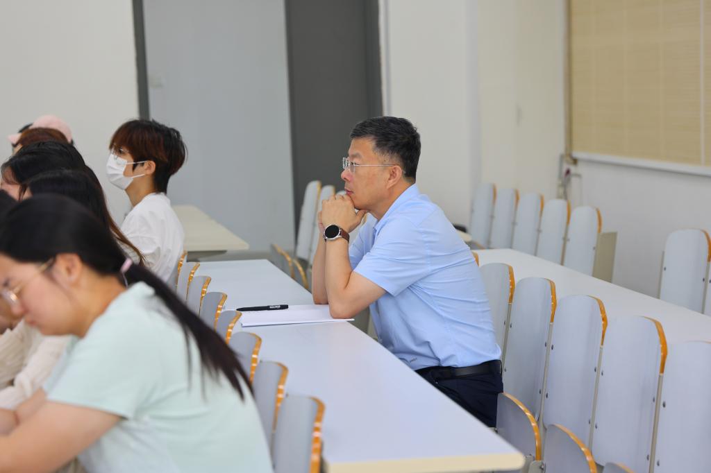 学校开展2026-2027学年秋季学期领导干部教学督察