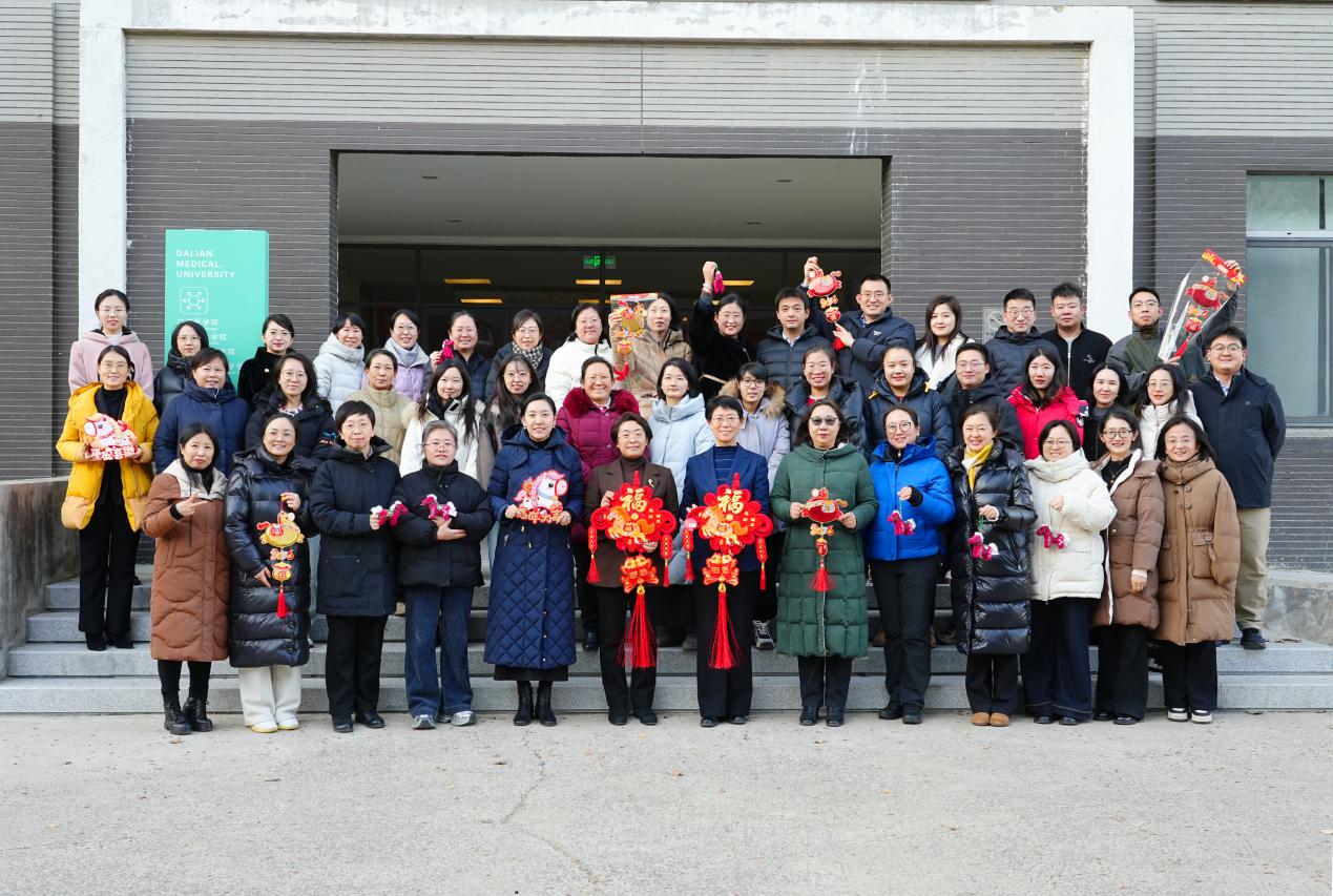 学校公共卫生学院举行2025年度总结表彰大会