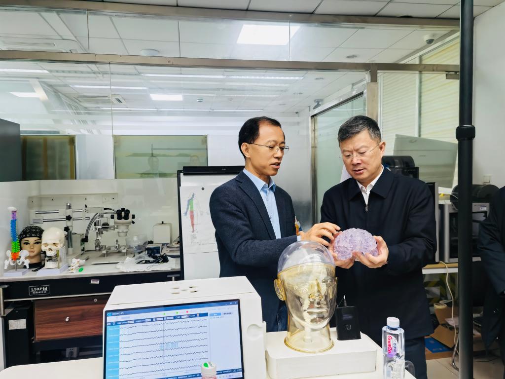 学校党委书记李海洋带队赴清华大学生物医学工程学院调研